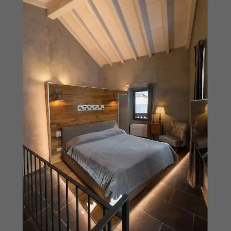 Immaculate 1-king Bed In Vassena Oliveto Lario