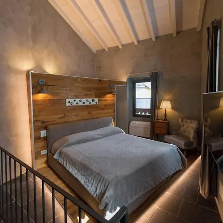 Immaculate 1-king Bed In Vassena *